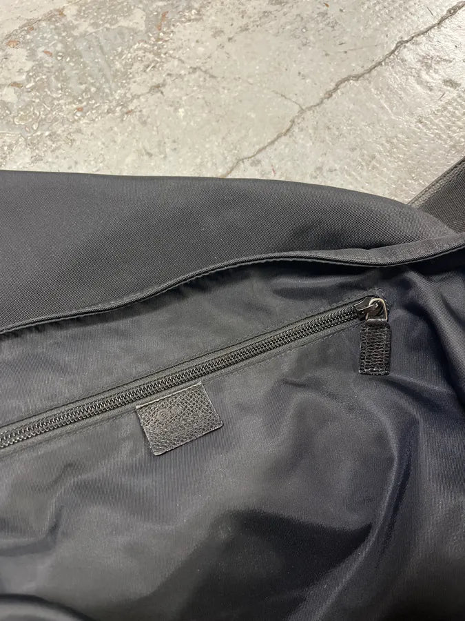 2000s Gucci Black Minimalist Messenger Shoulder Bag oVLavMi 9