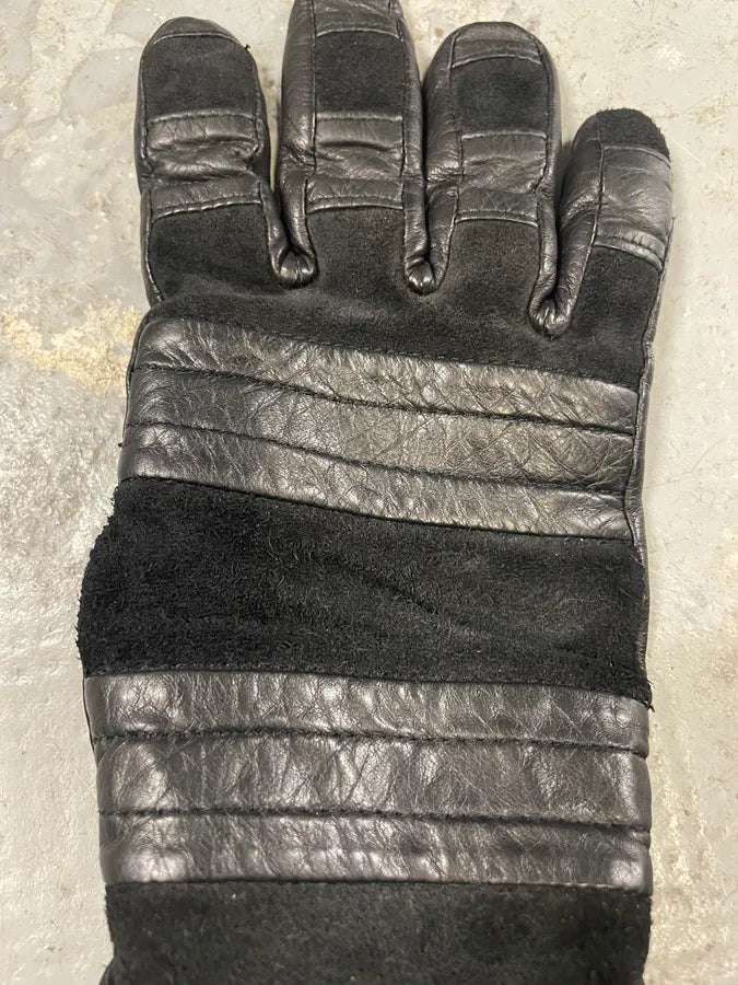 2000s Gucci Black Suede Leather Gloves (OS) 4
