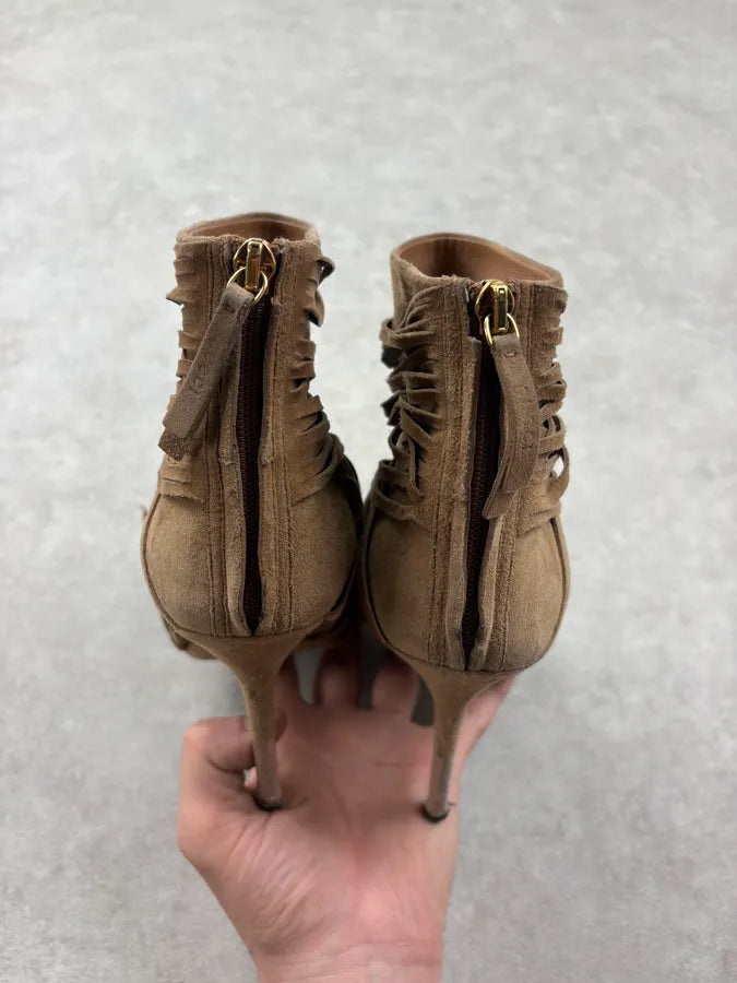 2000s Gucci Camel Akerman Suede Leather Fringe Heels rAeRMTv 6