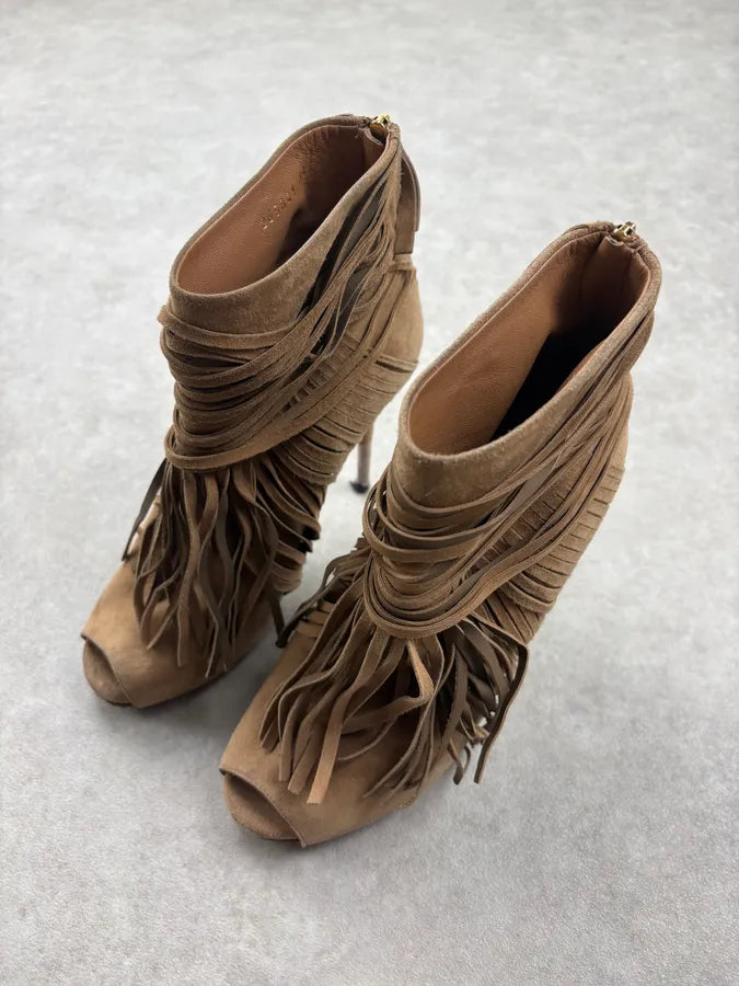 2000s Gucci Camel Akerman Suede Leather Fringe Heels rAeRMTv 2