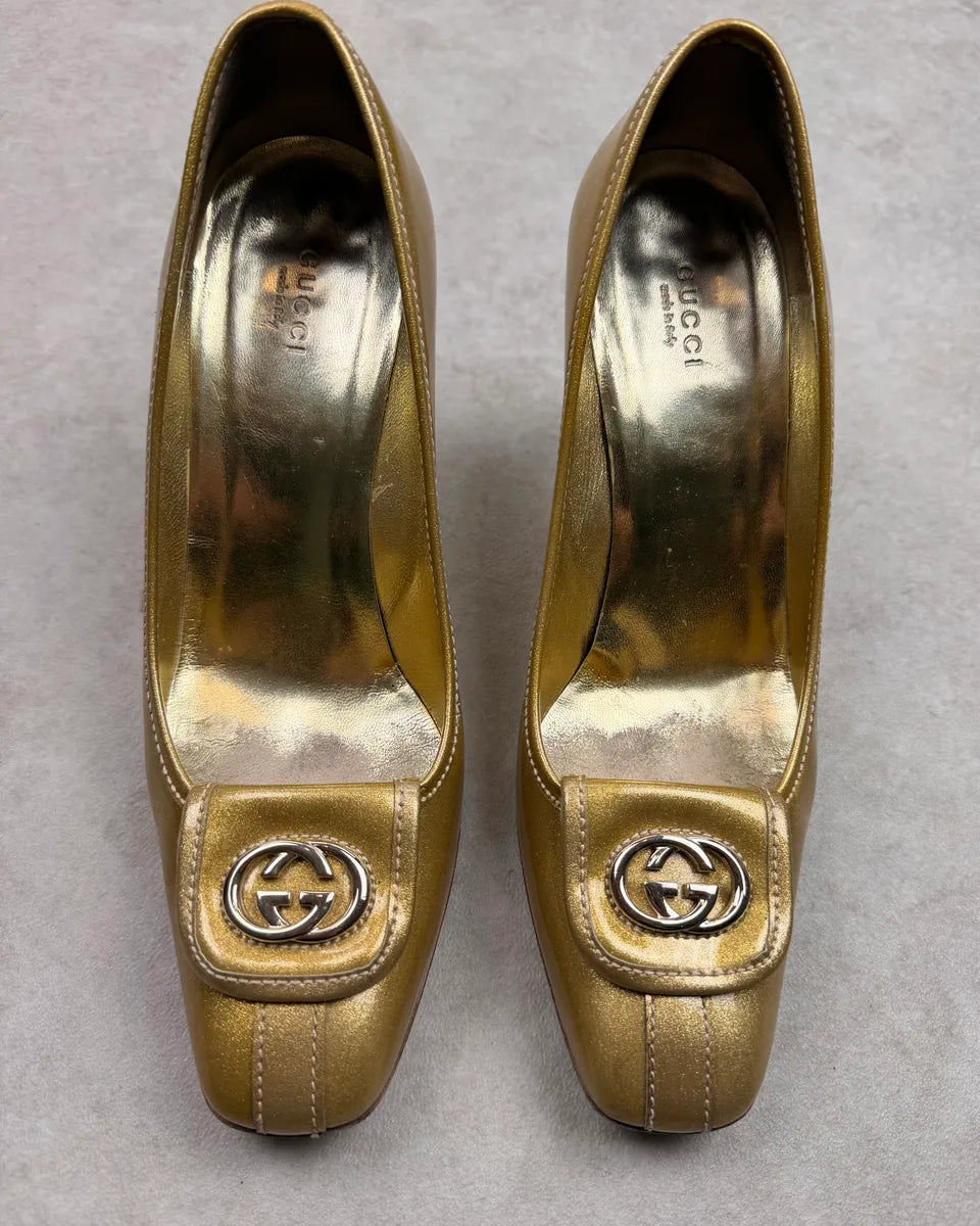 2000s Gucci Gold Patent Leather GG Logo Heels AjlZzDC 2
