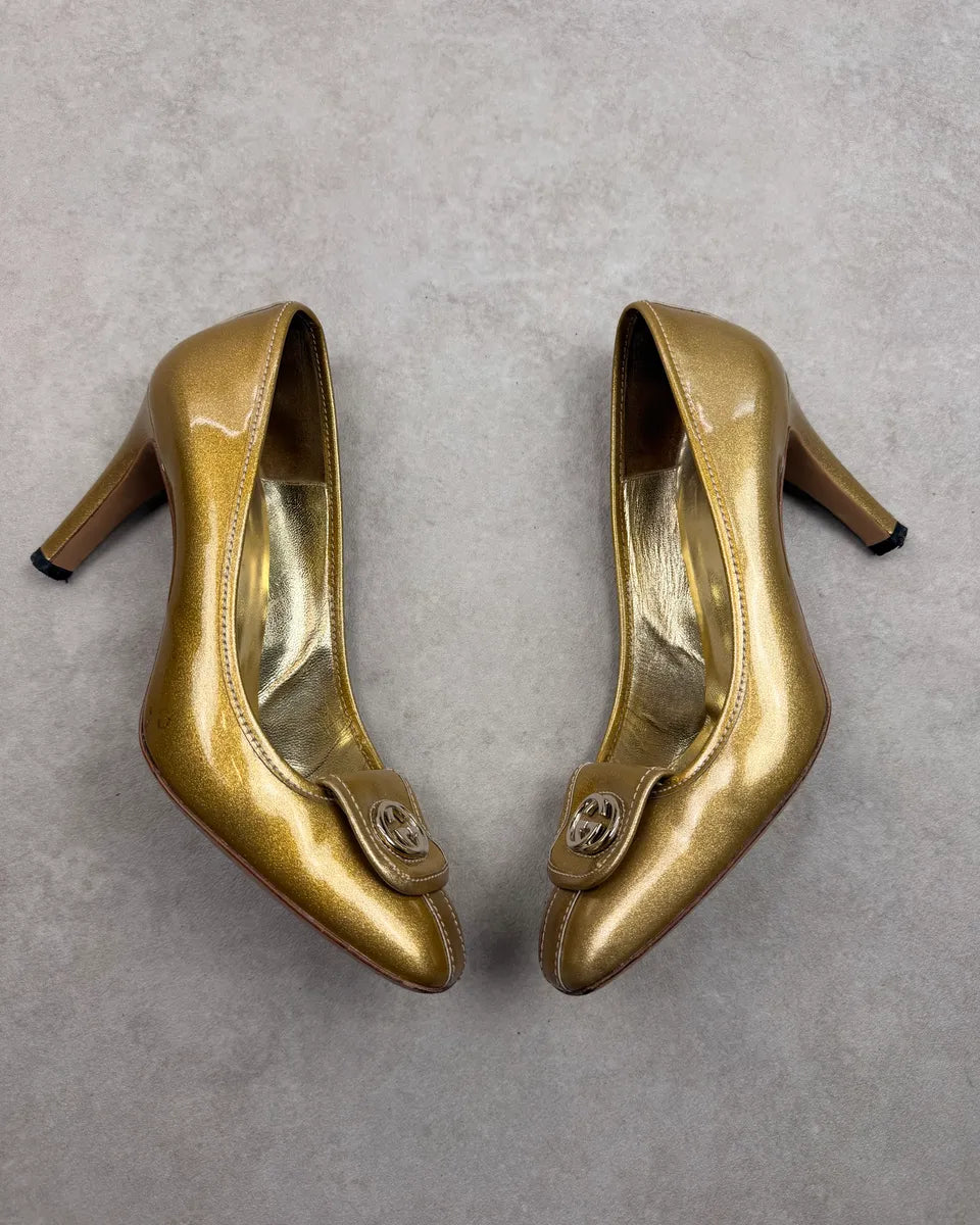 2000s Gucci Gold Patent Leather GG Logo Heels AjlZzDC 3
