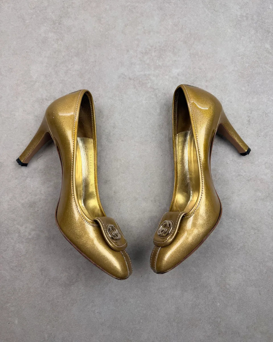 2000s Gucci Gold Patent Leather GG Logo Heels AjlZzDC 4