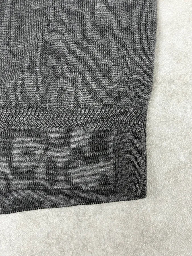 SS2009 Gucci Grey Embroidered Knight Logo V-Neck Sweater tckDrut 7