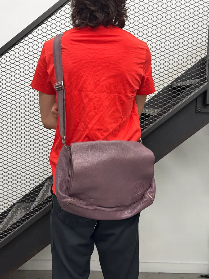2000s Gucci Mauve Leather Messenger  Bag by Frida Giannini gjMYeim 2