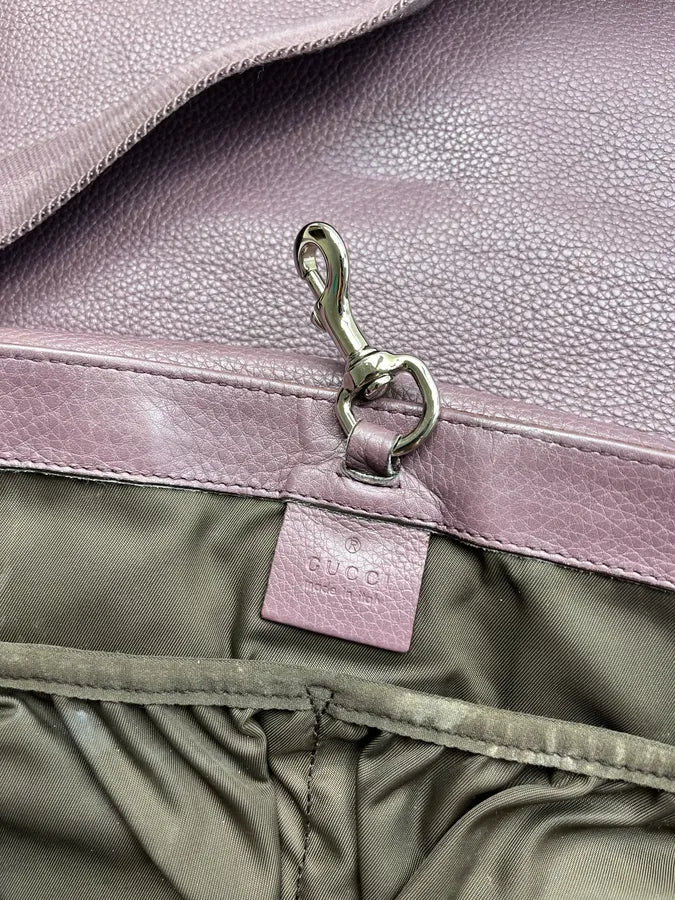 2000s Gucci Mauve Leather Messenger  Bag by Frida Giannini gjMYeim 10