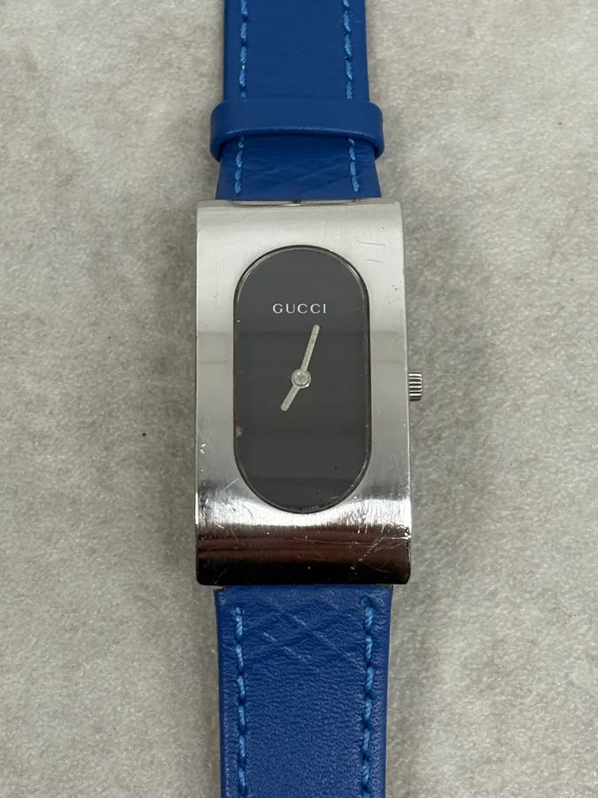 2000s Gucci Minimalist Rectangular Leather Watch FRPWetz 4
