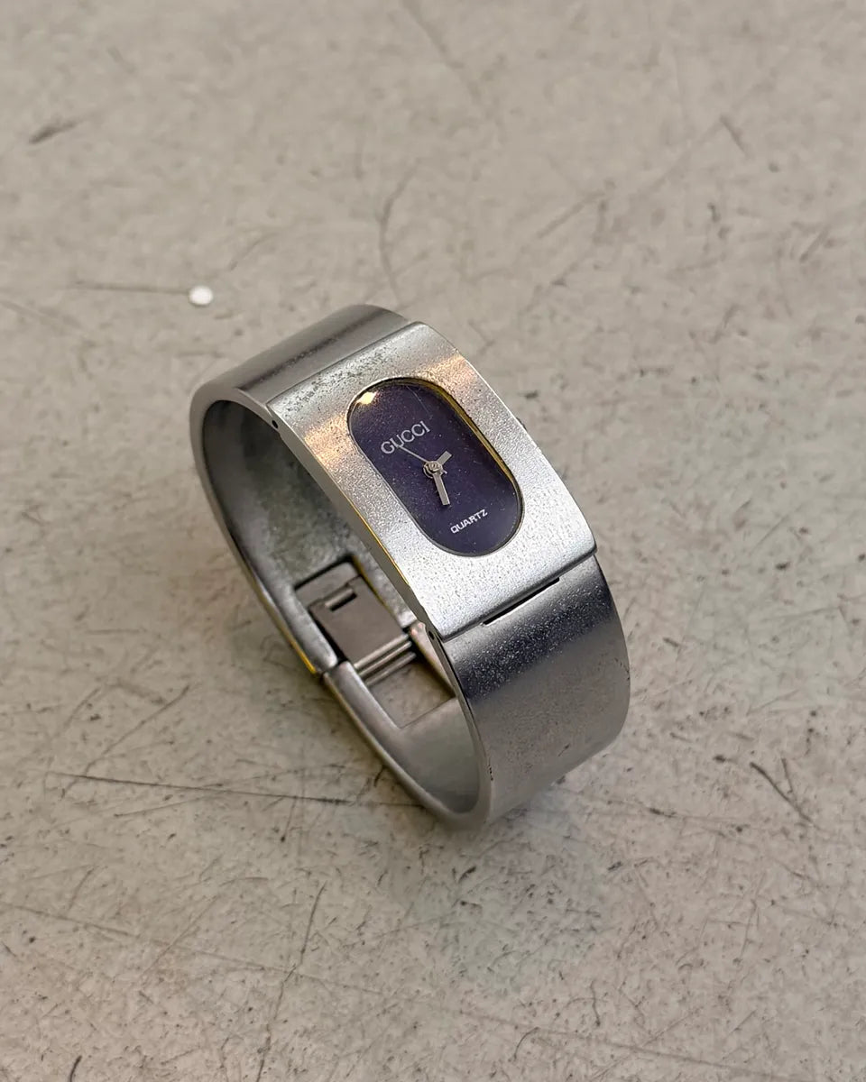 2000s Gucci Silver Stainless Steel Logo Watch QxOOgun 2