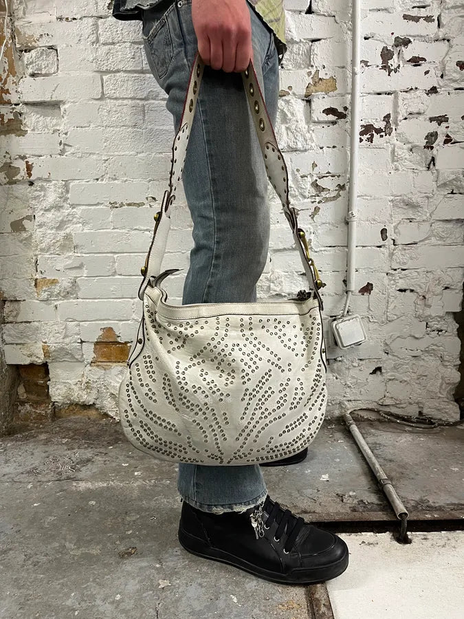 2000s Gucci Studded Pelham White Leather Shoulder Bag by Frida Giannini FWtNQUc 1