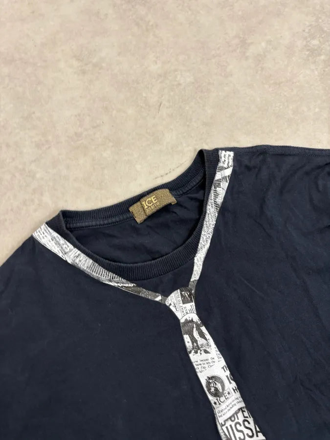2000s Iceberg Black Newspaper Tie Trompe L’œil T-Shirt jYIQWon 4
