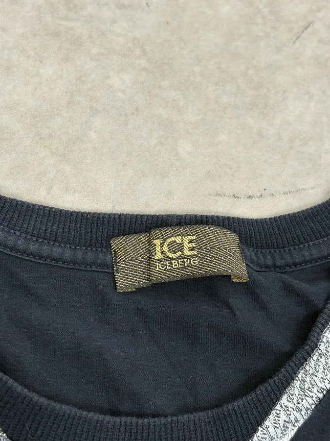 2000s Iceberg Black Newspaper Tie Trompe L’œil T-Shirt jYIQWon 7