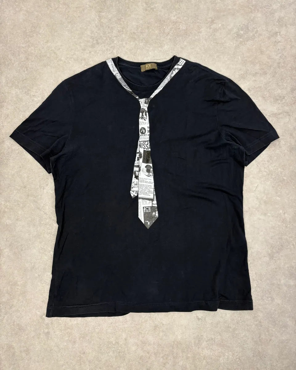 2000s Iceberg Black Newspaper Tie Trompe L’œil T-Shirt jYIQWon 0
