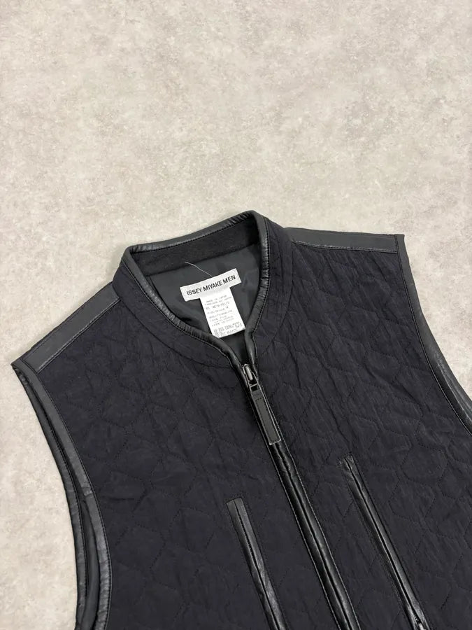 2000s Issey Miyake Black Quilted Nylon Vest  fBxobbN 4