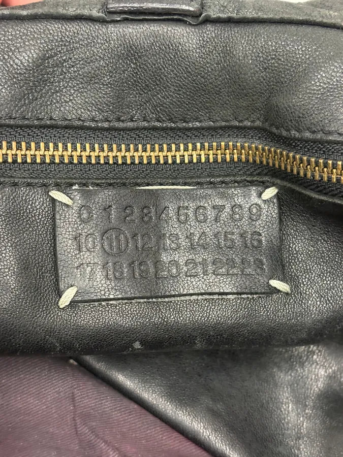 2000s Maison Margiela Black Eroded Leather Shoulder Bag fHfBsMZ 8