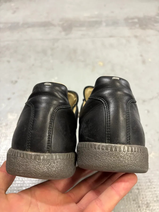 2000s Maison Margiela Black Leather Replica Low-Top Sneakers cxToHHF 5