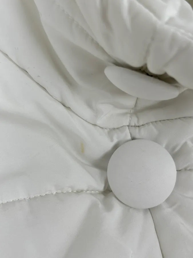 2000s Moschino White Cozy Puffer Jacket bYuismK 11