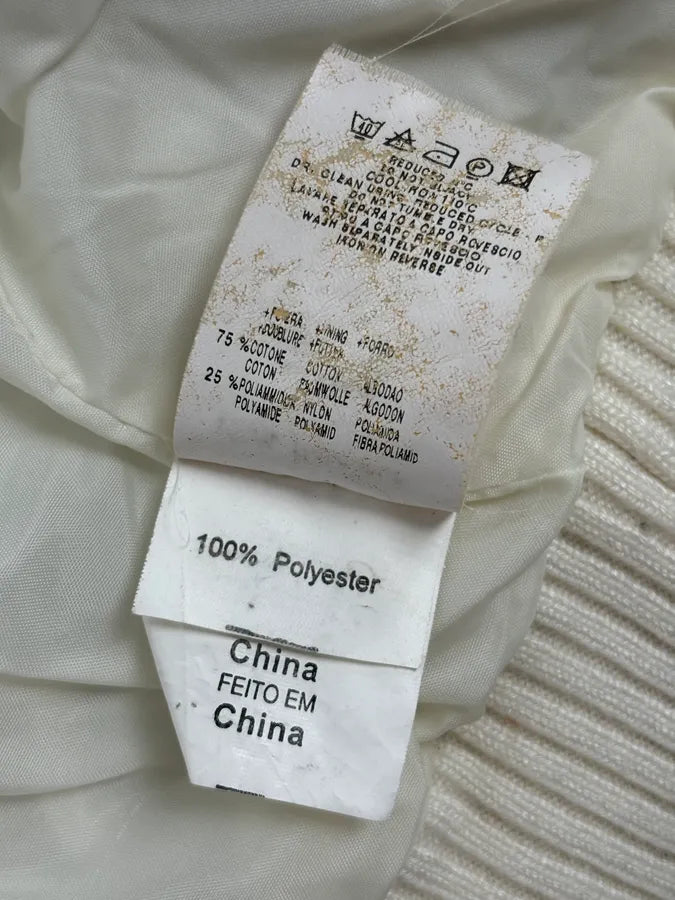 2000s Moschino White Cozy Puffer Jacket bYuismK 14