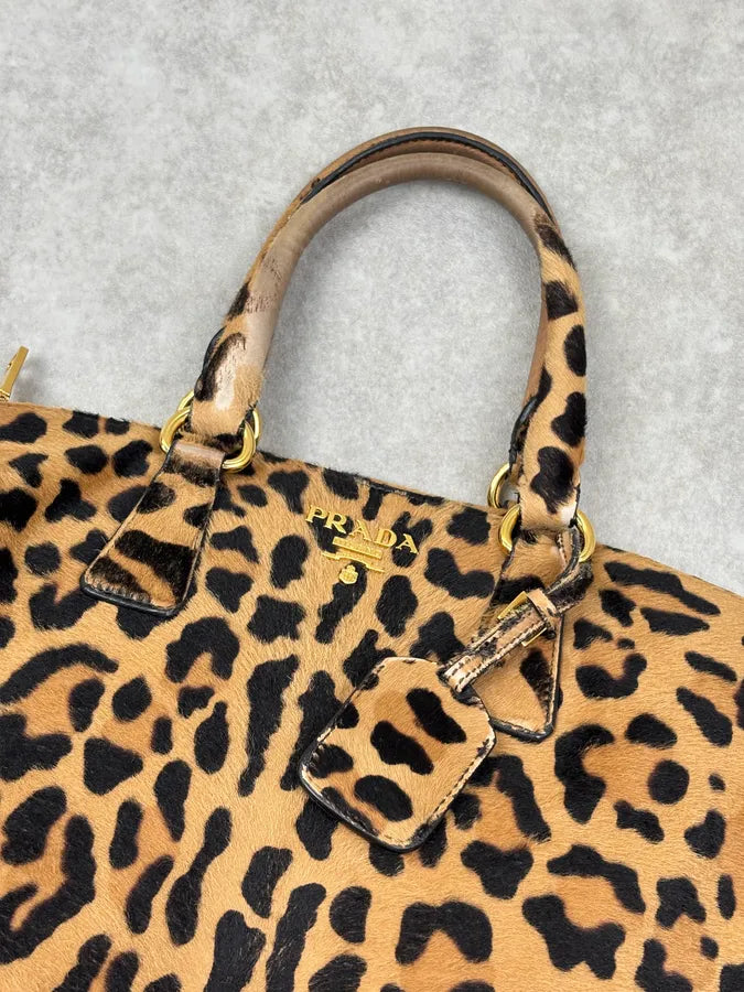 2000s Prada Beige Calf Hair Leopard Print Handle Bag coJQwrz 15
