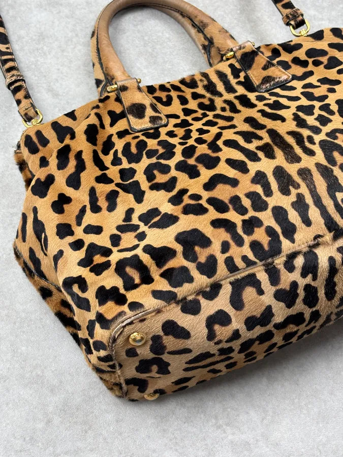 2000s Prada Beige Calf Hair Leopard Print Handle Bag coJQwrz 14