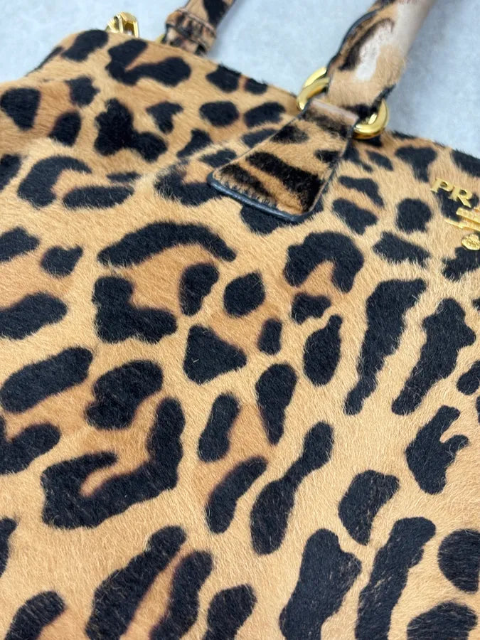 2000s Prada Beige Calf Hair Leopard Print Handle Bag coJQwrz 9