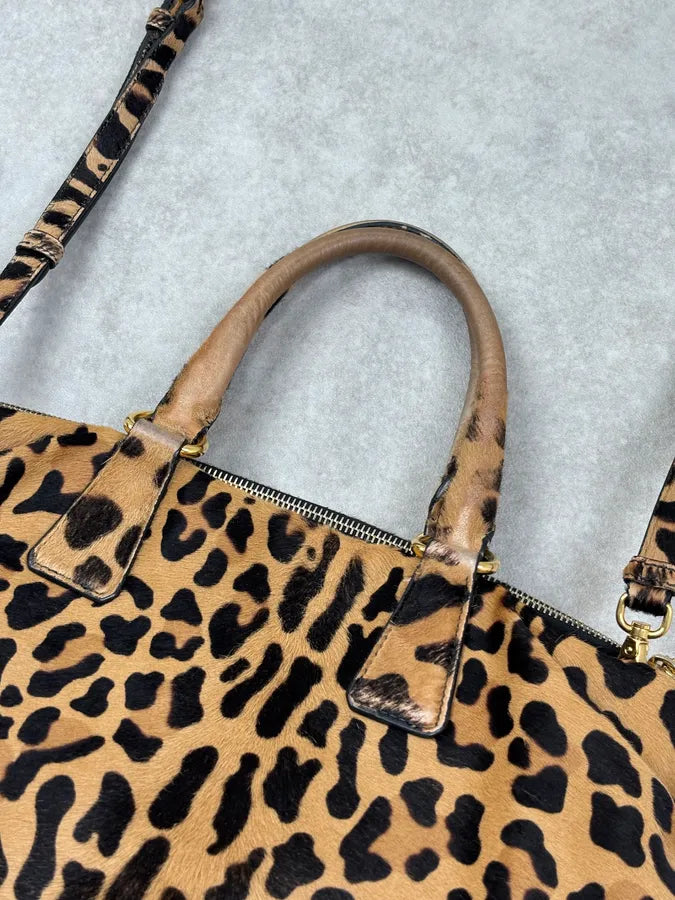 2000s Prada Beige Calf Hair Leopard Print Handle Bag coJQwrz 11