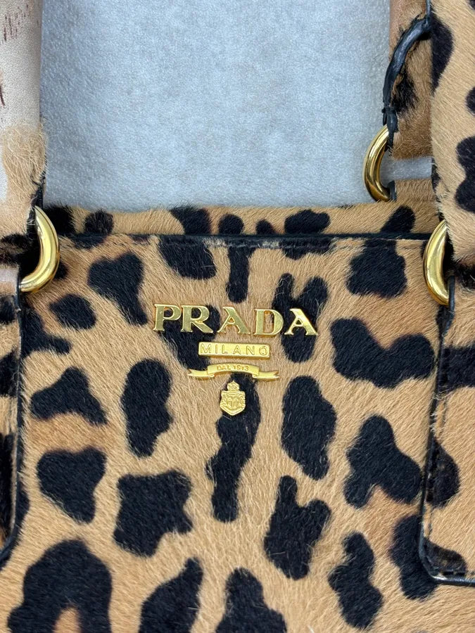 2000s Prada Beige Calf Hair Leopard Print Handle Bag coJQwrz 10
