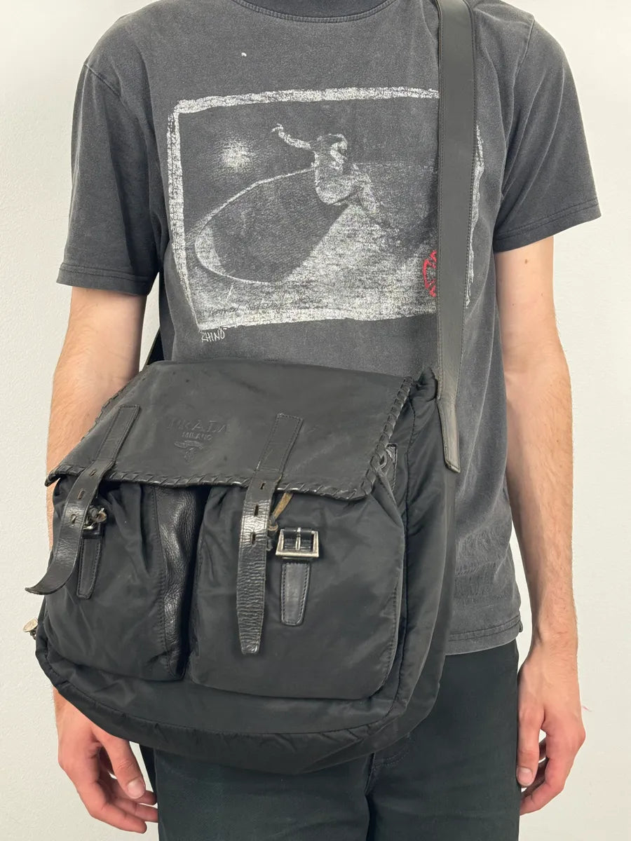 2000s Prada Black Buckles Nylon & Leather Messenger Bag GqyaMZx 4