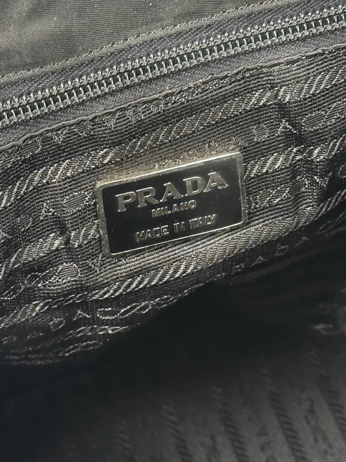 2000s Prada Black Buckles Nylon & Leather Messenger Bag GqyaMZx 14