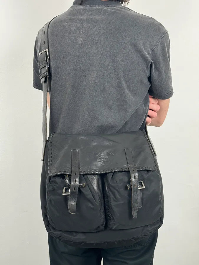 2000s Prada Black Buckles Nylon & Leather Messenger Bag GqyaMZx 3