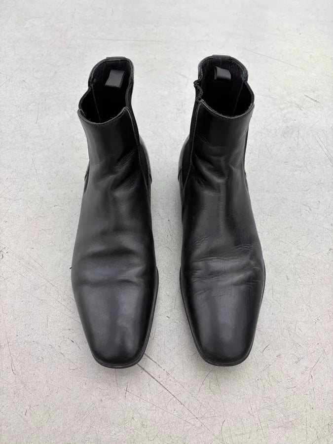 2000s Prada Minimalist Black Chelsea Leather Boots YaQBKSI 1