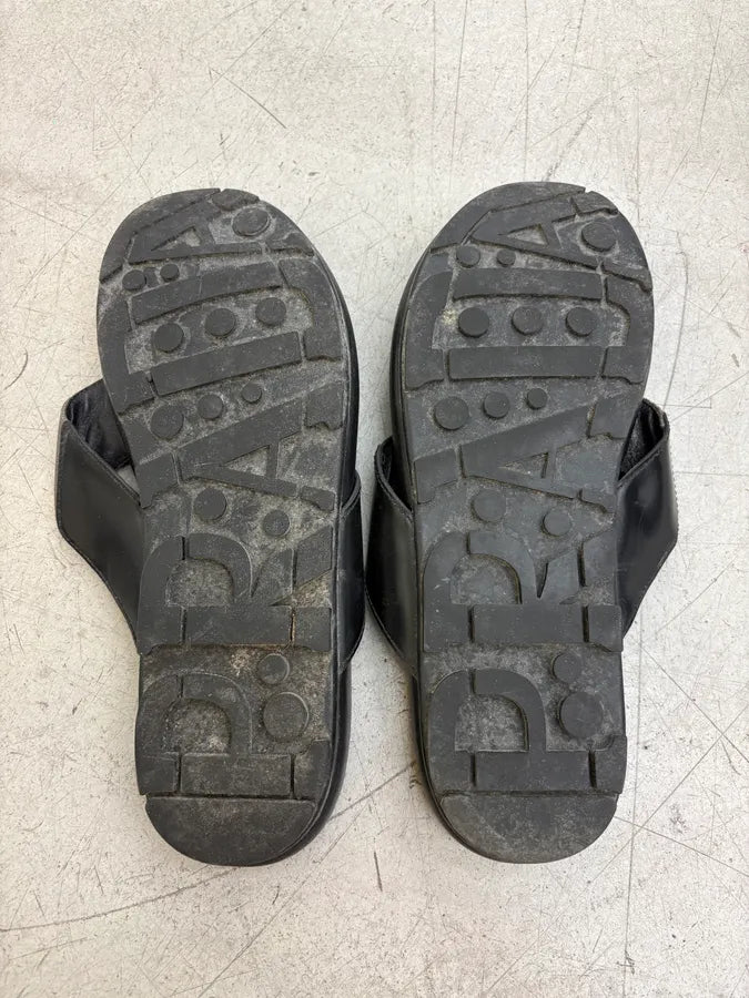 2000s Prada Black Leather Logo Sandals eGWZdRe 5