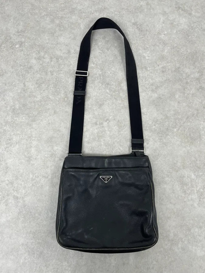 2000s Prada Black Minimalist Black Leather Shoulder Bag wRsPGpn 0