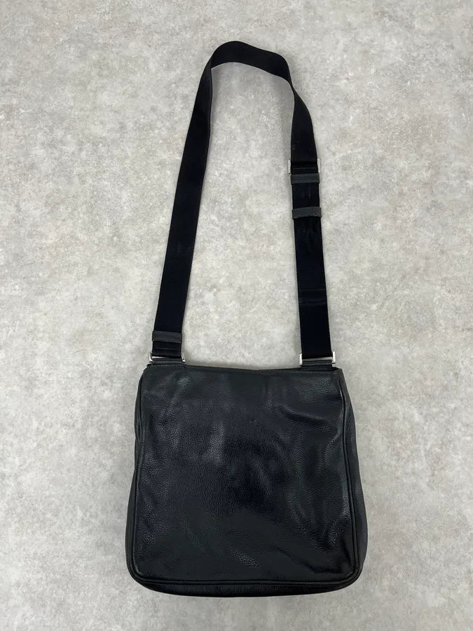 2000s Prada Black Minimalist Black Leather Shoulder Bag wRsPGpn 4