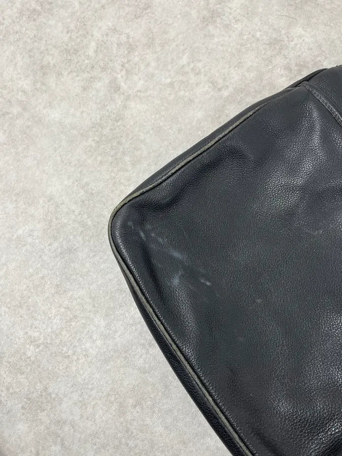 2000s Prada Black Minimalist Black Leather Shoulder Bag wRsPGpn 7