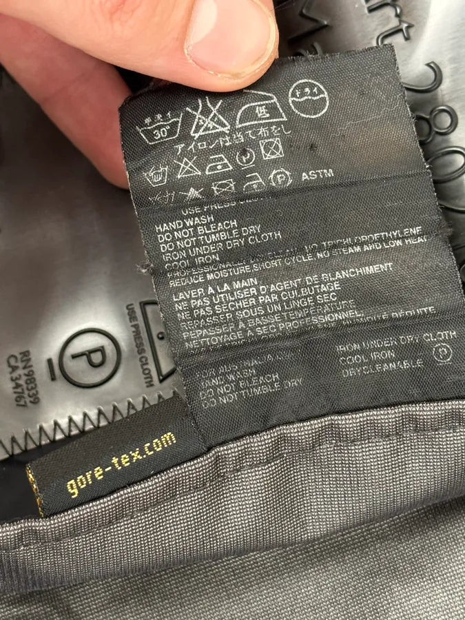 2000s Prada Linea Rossa Black Gore-Tex Windbreaker Jacket KtnmJLN 14