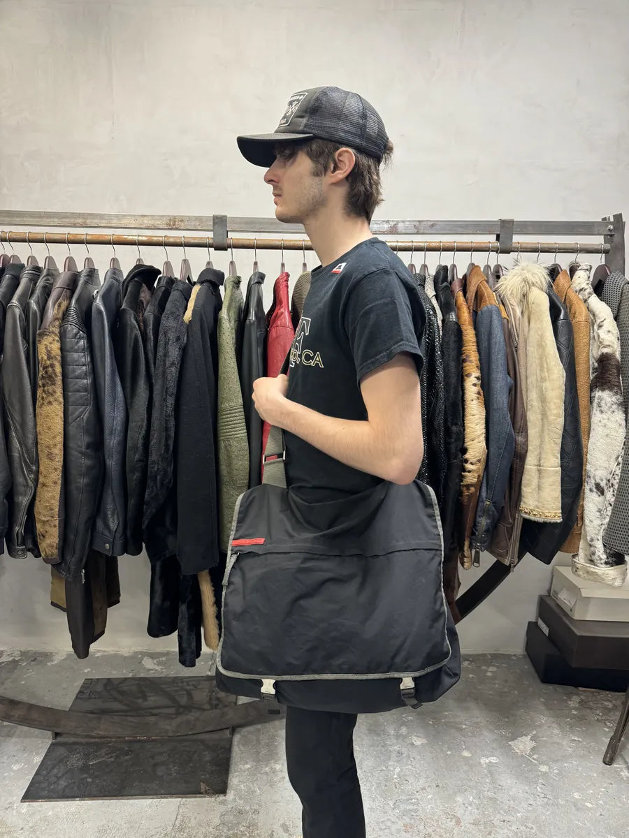 2000s Prada Linea Rossa Black Messenger Shoulder Bag (OS) 1