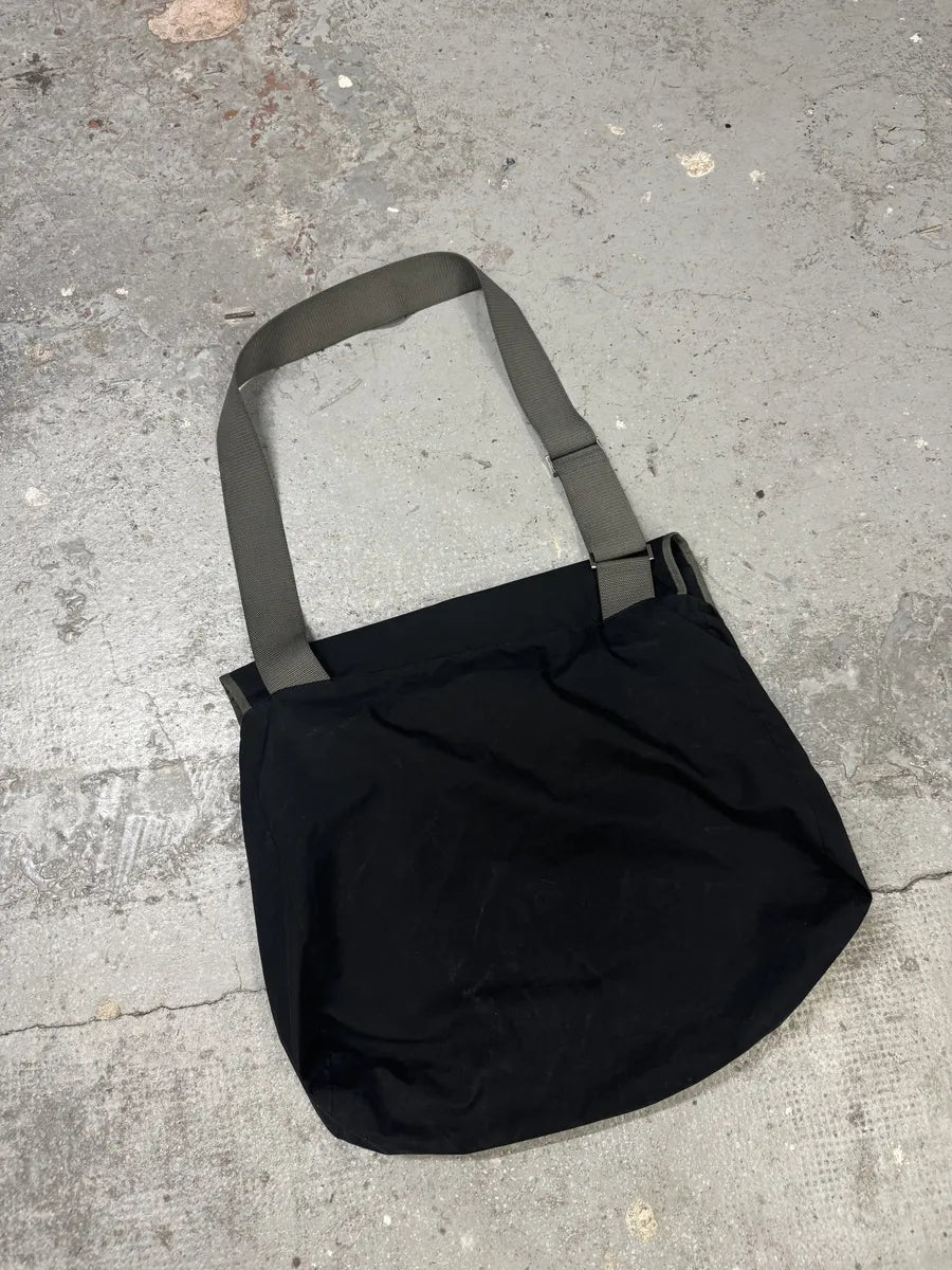 2000s Prada Linea Rossa Black Messenger Shoulder Bag (OS) 3