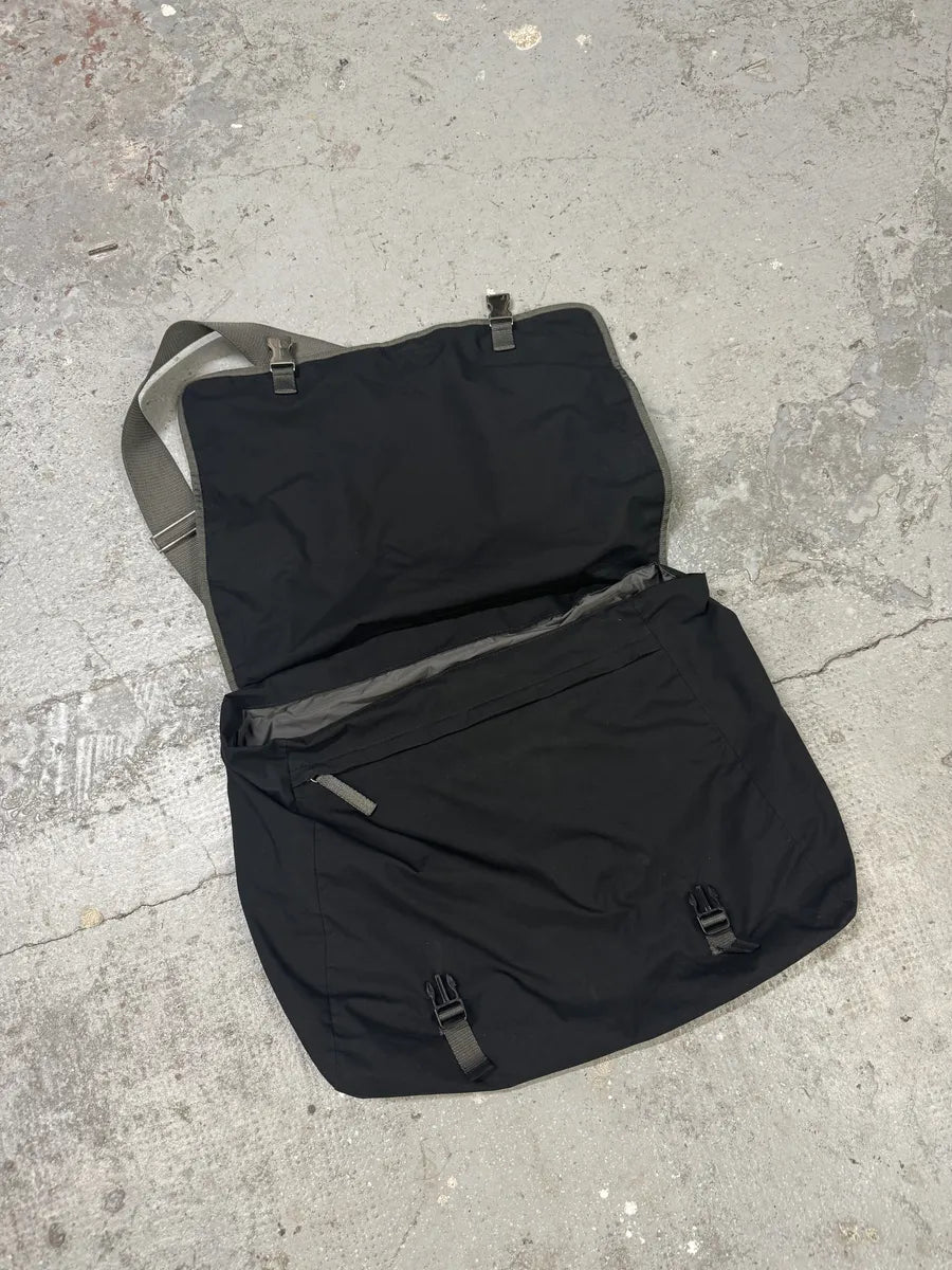 2000s Prada Linea Rossa Black Messenger Shoulder Bag (OS) 5