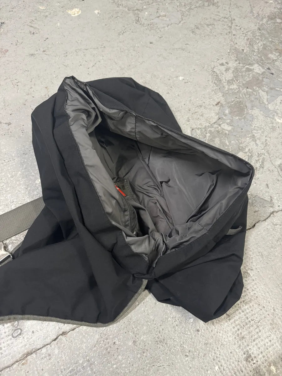 2000s Prada Linea Rossa Black Messenger Shoulder Bag (OS) 6