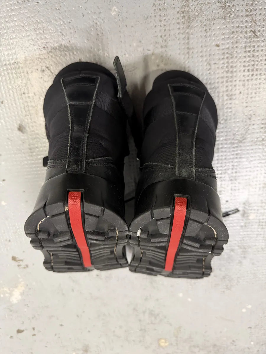 2000s Prada Mountain Black Leather Boots IfMBssf 4