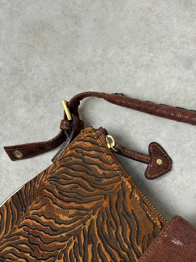 2000s Roberto Cavalli Brown Leather Tiger Embossed Shoulder Bag rskuYNn 8