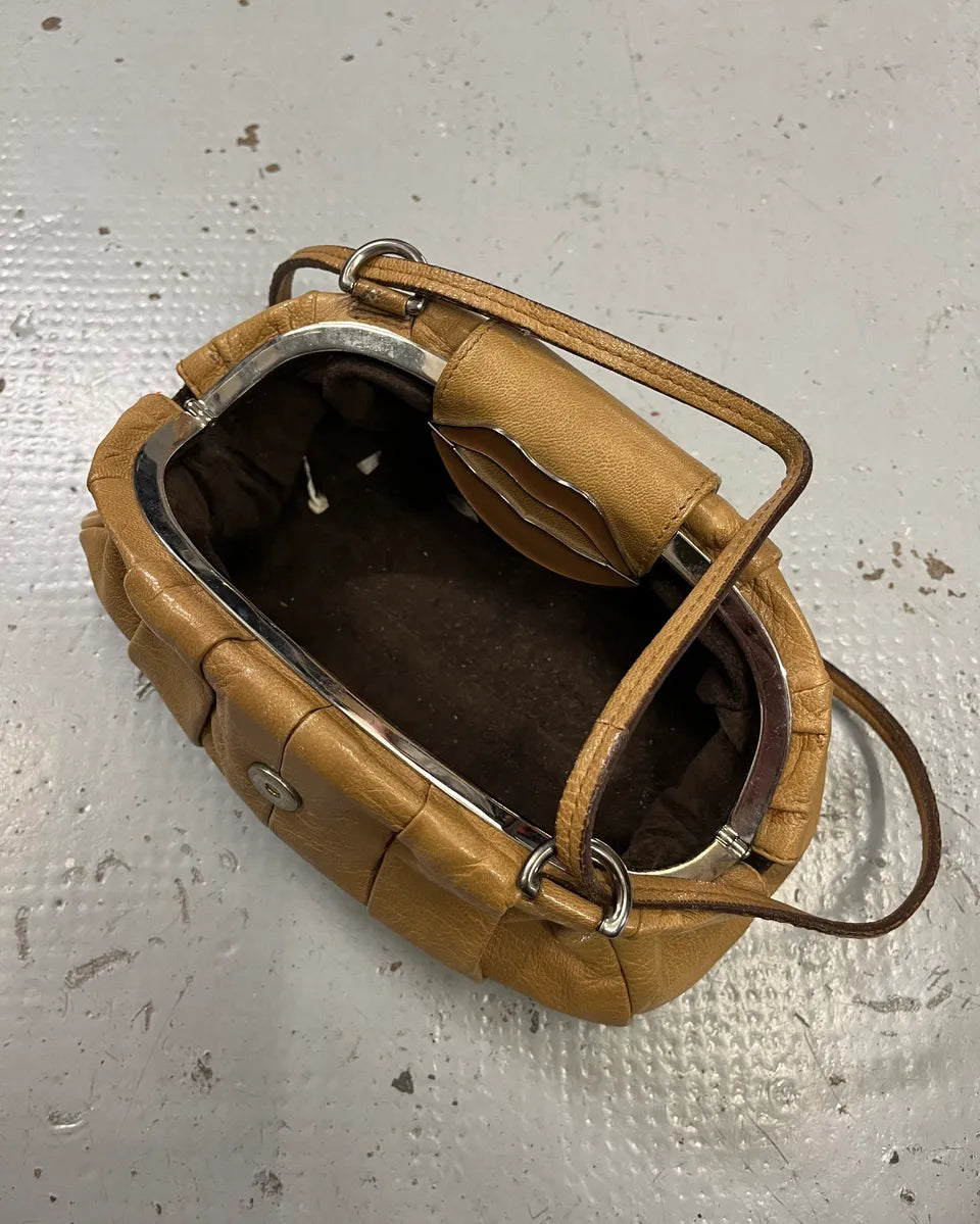 2000s Yves Saint Laurent Lips Beige Leather Shoulder Bag by Tom Ford GoHQLzt 10