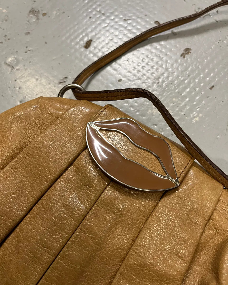2000s Yves Saint Laurent Lips Beige Leather Shoulder Bag by Tom Ford GoHQLzt 4