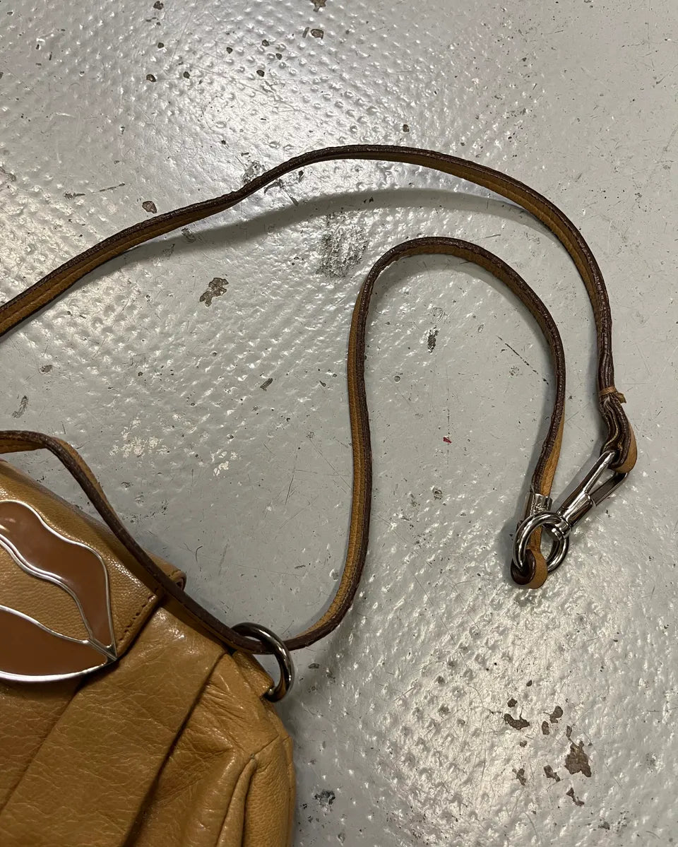 2000s Yves Saint Laurent Lips Beige Leather Shoulder Bag by Tom Ford GoHQLzt 5