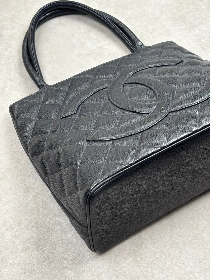 2005 Chanel Medaillon Black Leather Tote Bag  XbNuXto 7