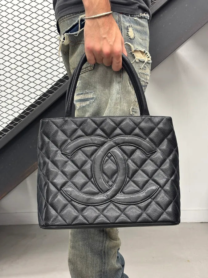 2005 Chanel Medaillon Black Leather Tote Bag  XbNuXto 0