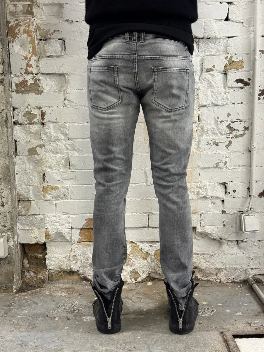 2010s Balmain Grey Faded Destroyed Denim Slim Jeans DNuRMvv 2