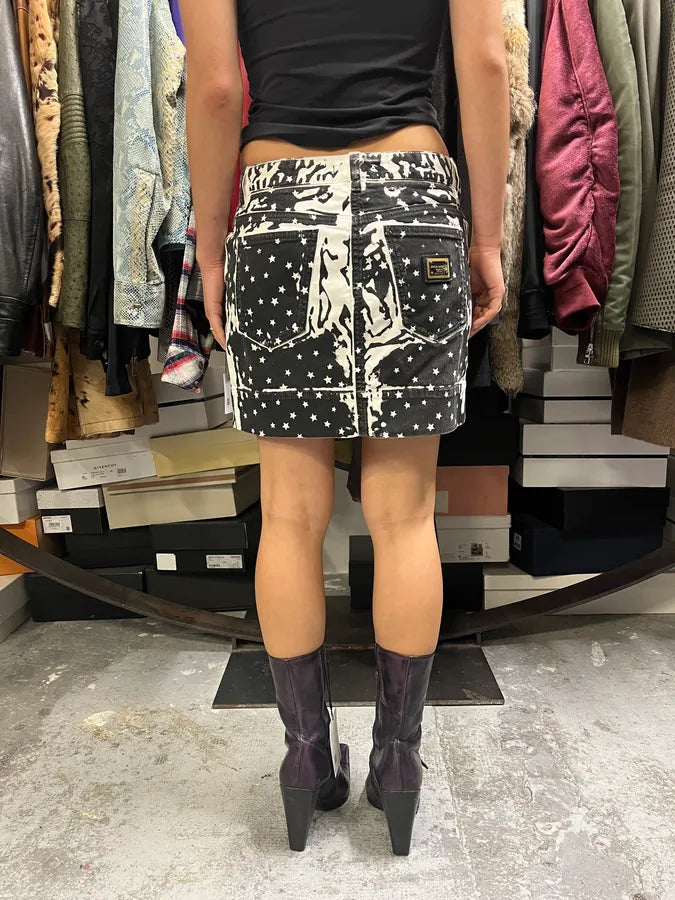 2010s Dolce & Gabbana Overprint Stars Black & White Skirt JFVNMDg 2