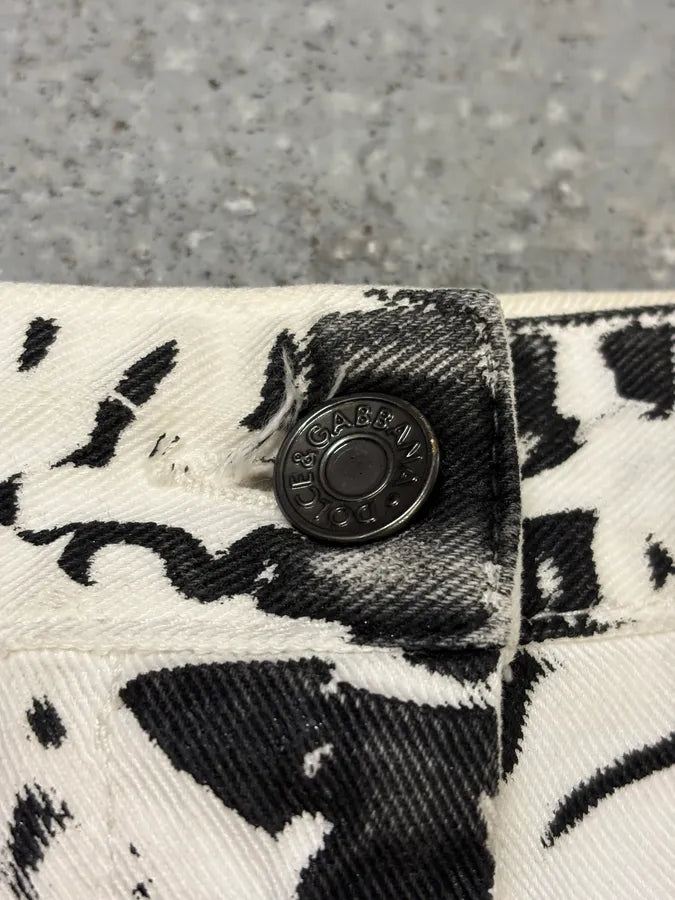 2010s Dolce & Gabbana Overprint Stars Black & White Skirt JFVNMDg 6