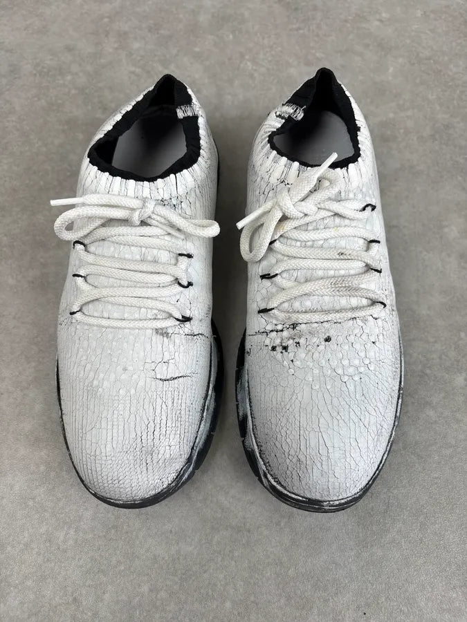 2010s Maison Margiela White Knit Cracked Paint Sneakers FgDpRjN 1